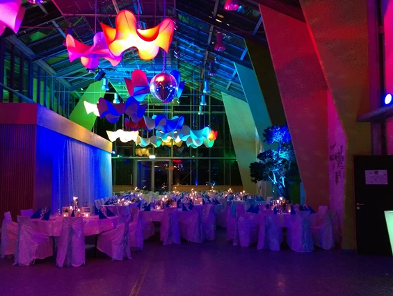 Hochzeitslocation: Unsere Eventbeleuchtung sorgt für stimmungsvolles Licht - die neue botanika