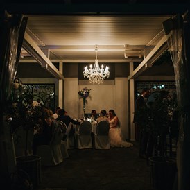 Hochzeit: Abendstimmung auf der Terrasse des Kropfitsbad am Wörthersee. - Kropfitschbad