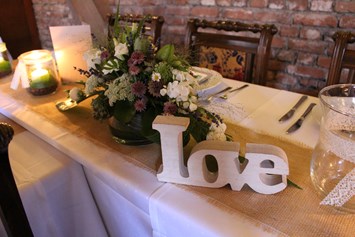Hochzeit: Tischdeko - Romantische Scheune