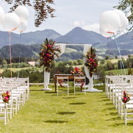 Hochzeit: Trauung vor der Villa - Villa Bergzauber