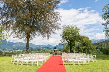 Hochzeit: Standesamtliche Trauung vor der Villa - Villa Bergzauber