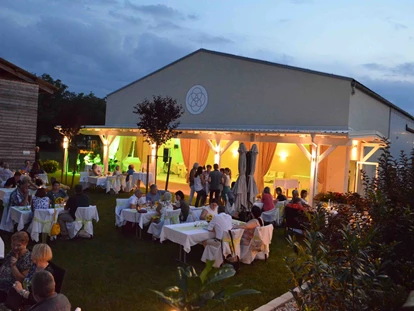 Wedding - Bad Sauerbrunn - Eigener Gartenbereich mit komplett zu öffnender Gartenfront - Probuskeller Döller