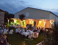 Hochzeit: Eigener Gartenbereich mit komplett zu öffnender Gartenfront - Probuskeller Döller 