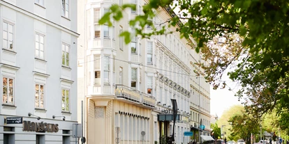 Hochzeit - Parkplatz: Busparkplatz - Passail - Grand Hôtel Wiesler Außenfassade - Grand Hôtel Wiesler