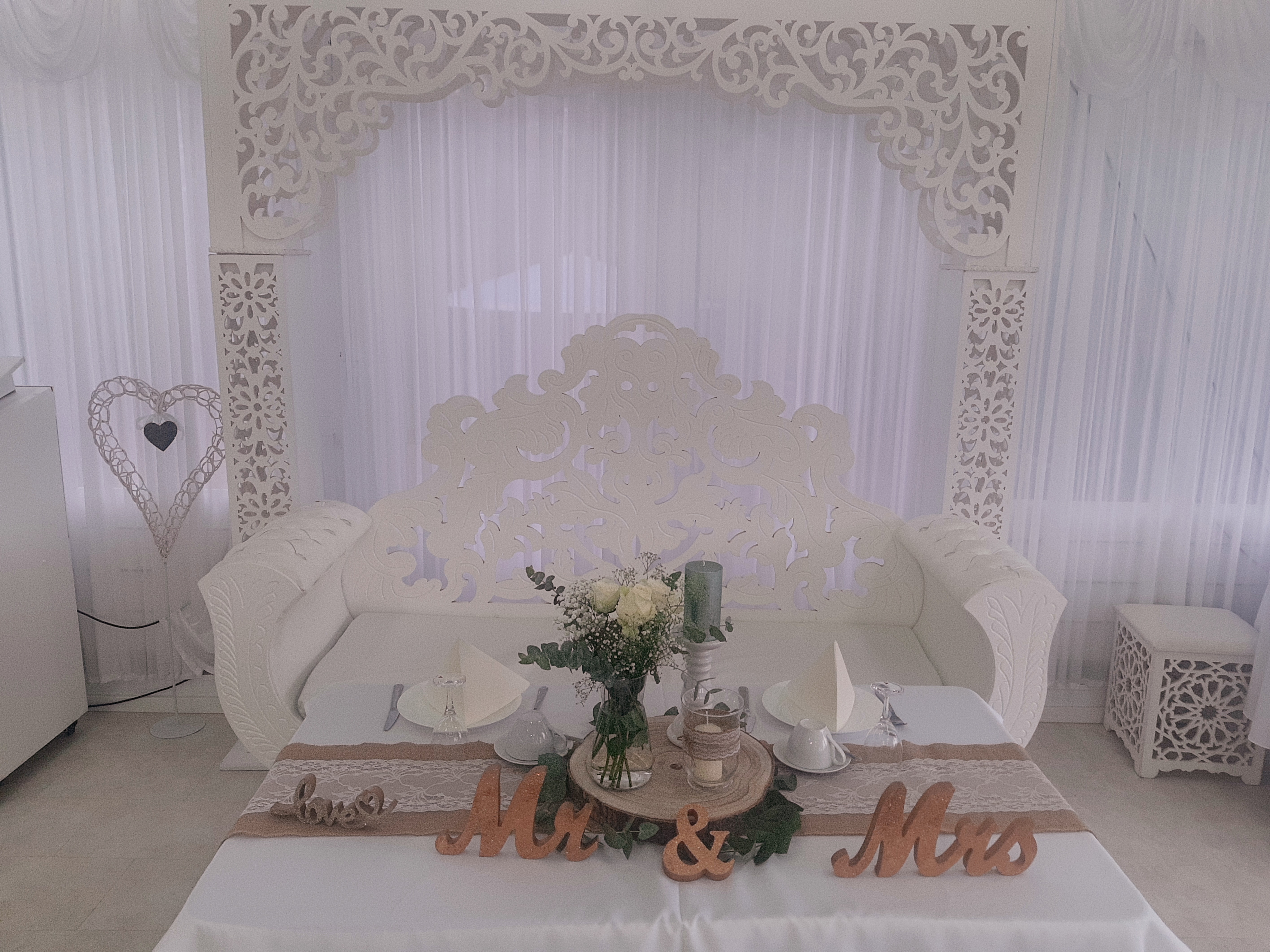 Hochzeitslocation: Brautstuhl mit Brauttisch - Monte Cristo