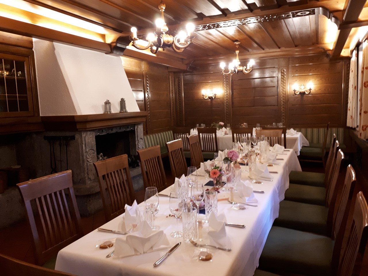 Gasthof-Hotel Moser/ Hochzeitsstadl  Informatie over de balzalen Karminstüberl