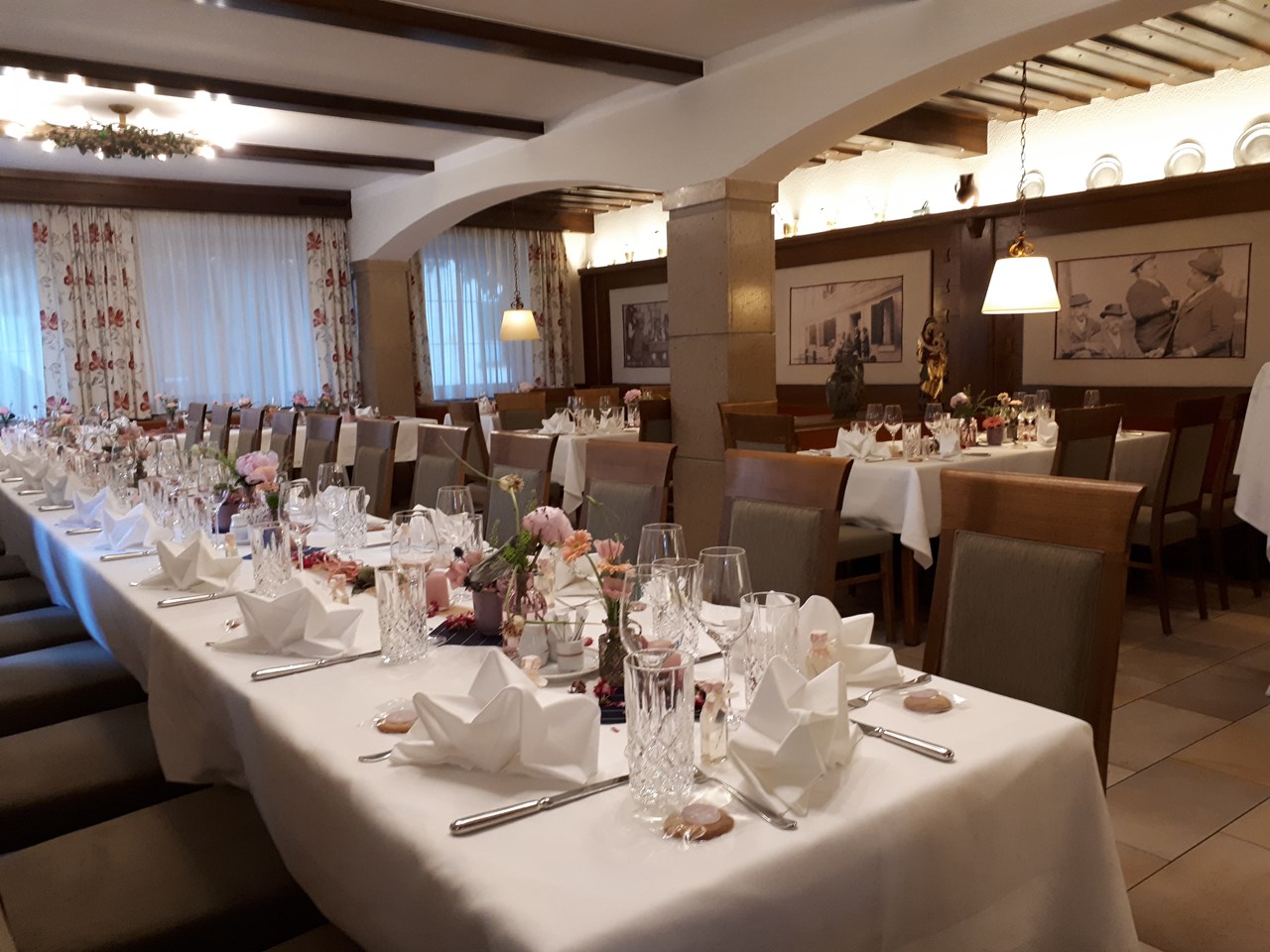 Gasthof-Hotel Moser/ Hochzeitsstadl  Angaben zu den Festsälen Speisesaal 