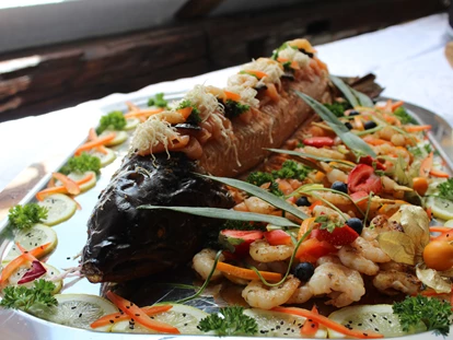 Mariage - Region Stuttgart - Unser meist Verkaufter Lachs aus dem Heißrauch  - Schlosscafe Location & Konditorei / Restaurant