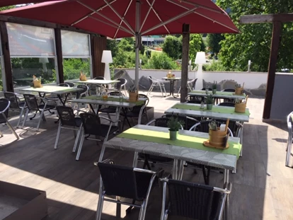 Mariage - Region Stuttgart - Schlosscafe Terrasse immer ein Asuflug wert und auch super zum feiern im freien und Wintergarten  - Schlosscafe Location & Konditorei / Restaurant