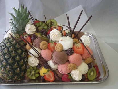 Mariage - Region Stuttgart - Unsere Eisplatte mit 5 Sorten Eis aus unserer Eisdiele - Schlosscafe Location & Konditorei / Restaurant