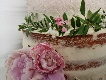 Mariage - Region Stuttgart - Hausgemachte Hochzeitstorte mit Himbeer und Schokolade  - Schlosscafe Location & Konditorei / Restaurant