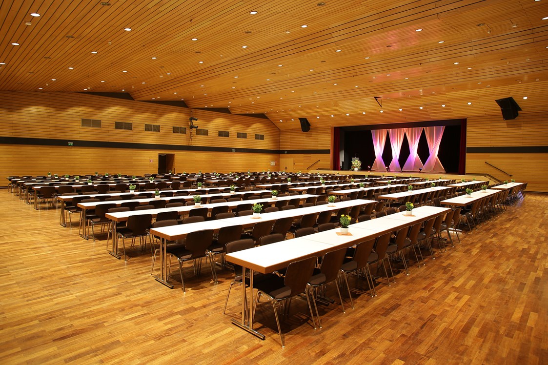 Hochzeit: Der große Festsaal des BÜRGERHAUS.QUADRATH mit 616m². - BÜRGERHAUS.QUADRATH