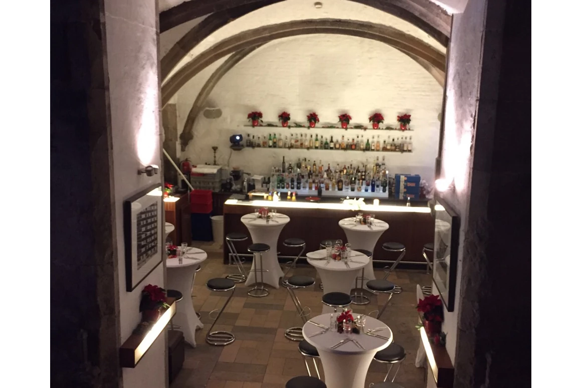 Hochzeitslocation: Sicht von der Treppe - 1460 Veranstaltungsraum