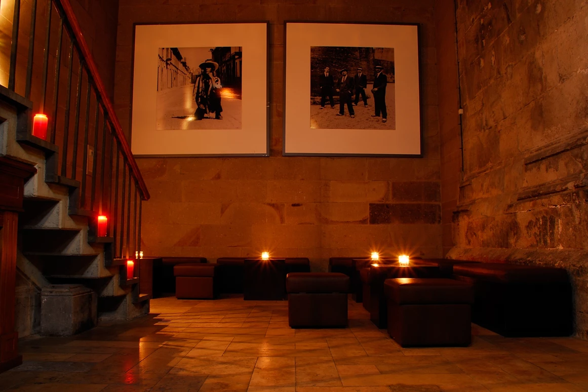 Hochzeitslocation: Loungebestuhlung - 1460 Veranstaltungsraum