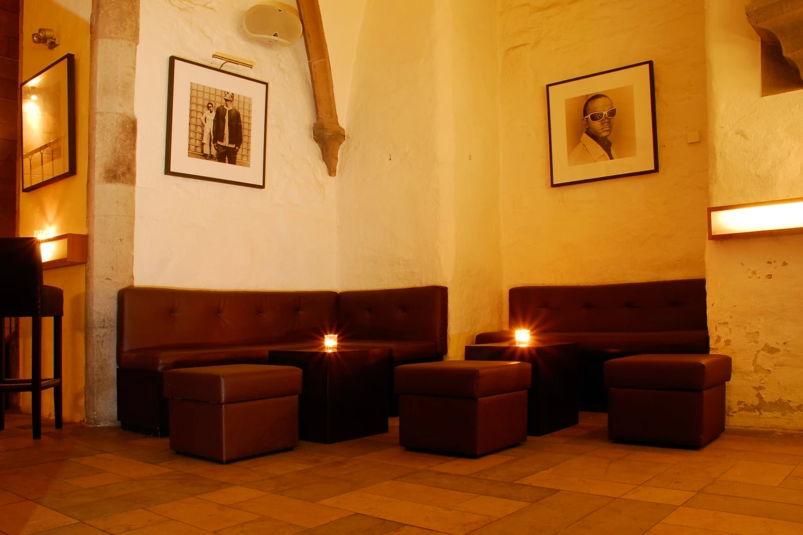 Hochzeitslocation: Loungebestuhlung - 1460 Veranstaltungsraum