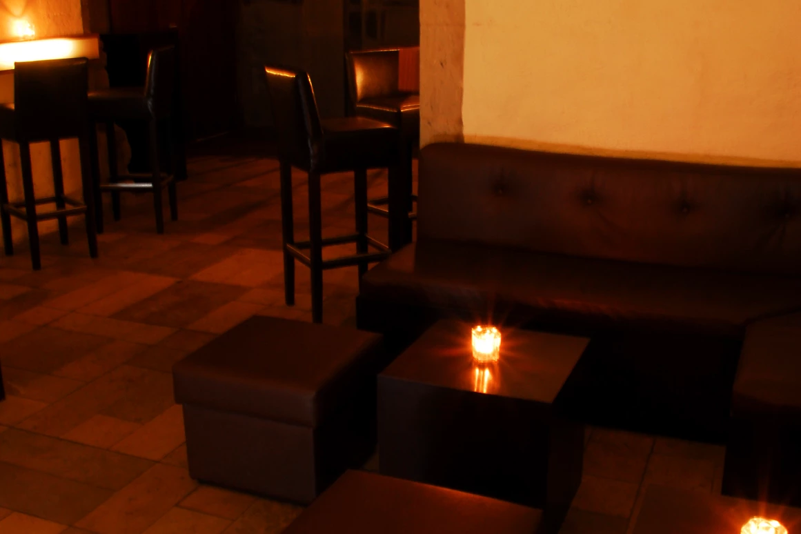 Hochzeitslocation: Loungebestuhlung - 1460 Veranstaltungsraum