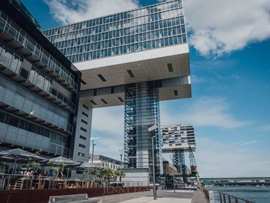 Hochzeitslocation: Die moderne Architektur des Pe303 überzeugt. - Pe303 am Rhein