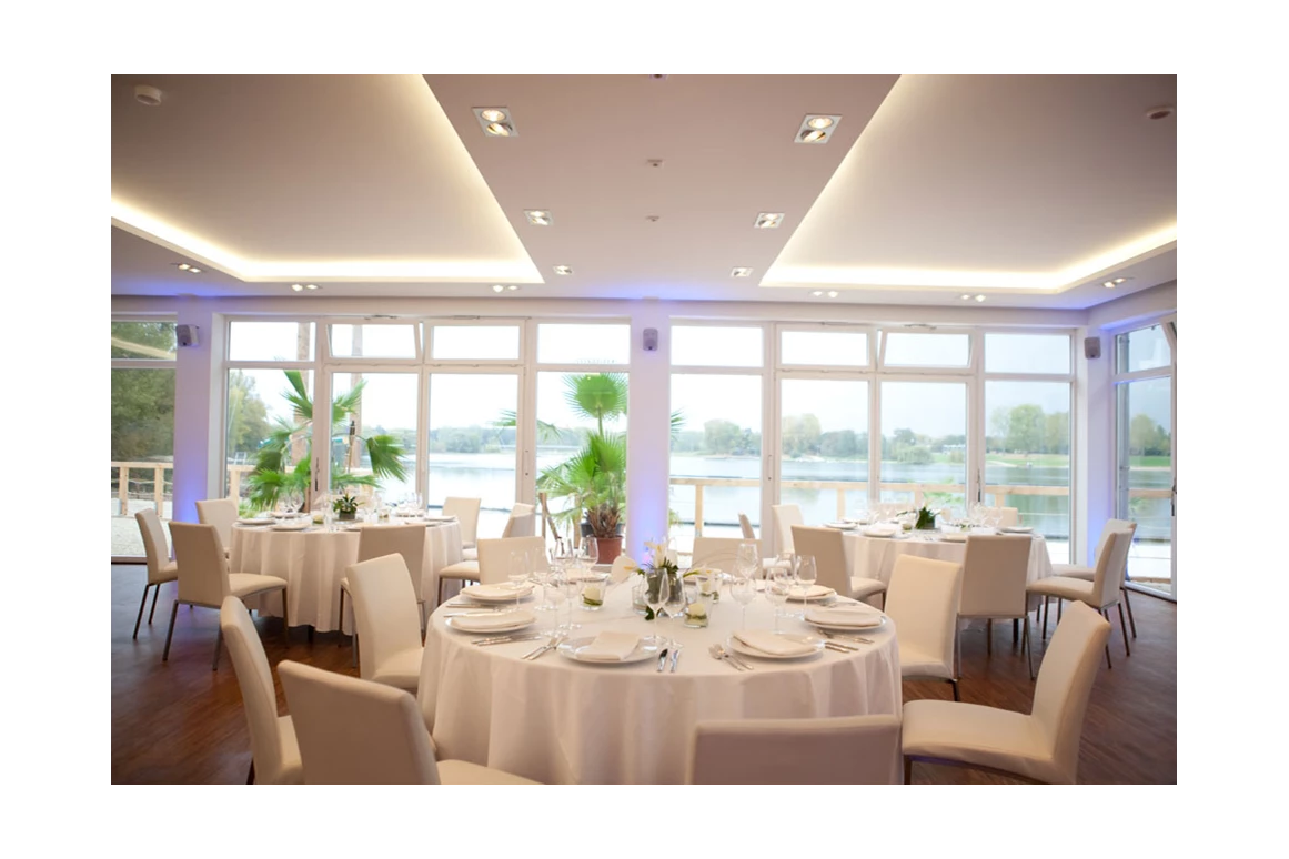 Hochzeit: der große Saal "Beachside-Deck" - Seepavillon