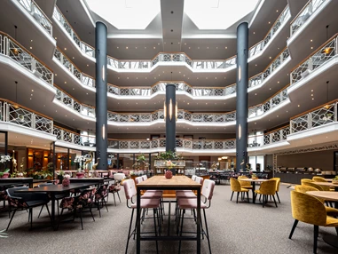 Hochzeit: Atrium-Restaurant - Van der Valk Hotel Berlin Brandenburg