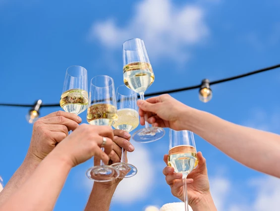 Hochzeit: Cheers - Van der Valk Hotel Berlin Brandenburg