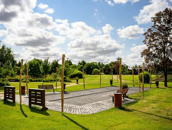 Hochzeit: Jeu des Boules Bahnen - Hotelgarten - Van der Valk Hotel Berlin Brandenburg