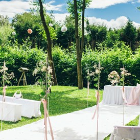 Hochzeit: Freie Trauung im Garten - Villa im Tal