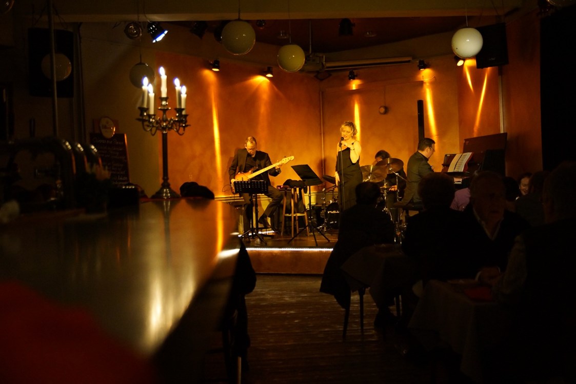 Hochzeit: Club Abend mit Live Musik und Dinner  - Kunstwerk Saarbrücken