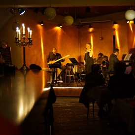 Hochzeit: Club Abend mit Live Musik und Dinner  - Kunstwerk Saarbrücken