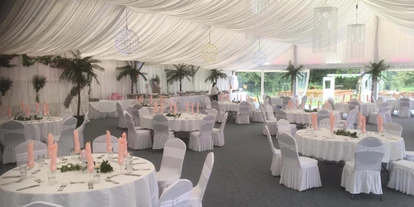 Hochzeit - Parkplatz: Busparkplatz - Passail - Ein Fest Raum ganz in Weiß für eines unserer glücklichen Brautpaare, mit einem Hauch Karibik Style. Dieser Style wird auch gerne für Taufen und Verlobungsfeiern verwendet - Flasch City am Freizeitsee