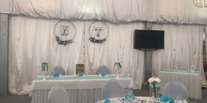 Hochzeit - Parkplatz: Busparkplatz - Passail - Bei uns wird immer Liebevoll dekoriert, ganz nach den Wünschen des Brautpaares, für dieses Hochzeitspaar wurden noch zusätzlich die initialen in Szene gesetzt.  - Flasch City am Freizeitsee