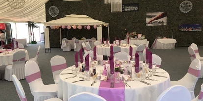 Hochzeit - Parkplatz: Busparkplatz - Passail - Dieses Mal wurde die Hochzeit nach wünschen des Brautpaares in einen malerischen lila gehalten.  - Flasch City am Freizeitsee