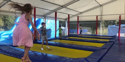 Hochzeit - Parkplatz: Busparkplatz - Passail - Für Kinder kann eine Hochzeit sehr langweilig werden, bei uns haben Sie die Möglichkeit zu spielen und zu toben damit sich die Eltern mehr entspannen können.   - Flasch City am Freizeitsee