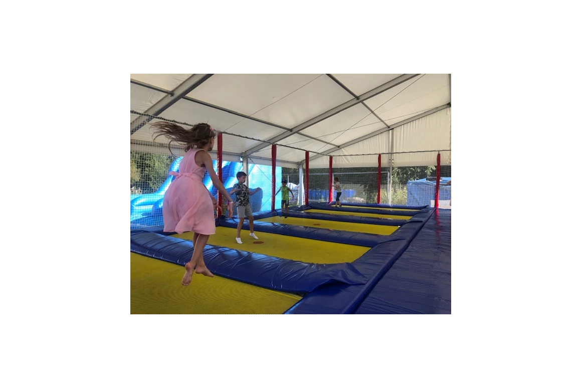 Hochzeitslocation: Für Kinder kann eine Hochzeit sehr langweilig werden, bei uns haben Sie die Möglichkeit zu spielen und zu toben damit sich die Eltern mehr entspannen können.   - Flasch City am Freizeitsee