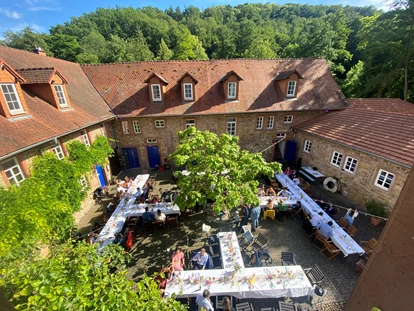Matrimonio - Flonheim - Eine Hochzeitsfeier im Innenhof der Felsenmühle Neuleiningen in Rheinland-Pfalz. - Felsenmühle Neuleiningen