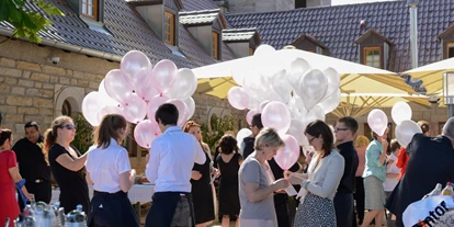 Mariage - Landau in der Pfalz - Der Sekptempfang auf der Terrasse. - Deutsches Weintor Restaurant