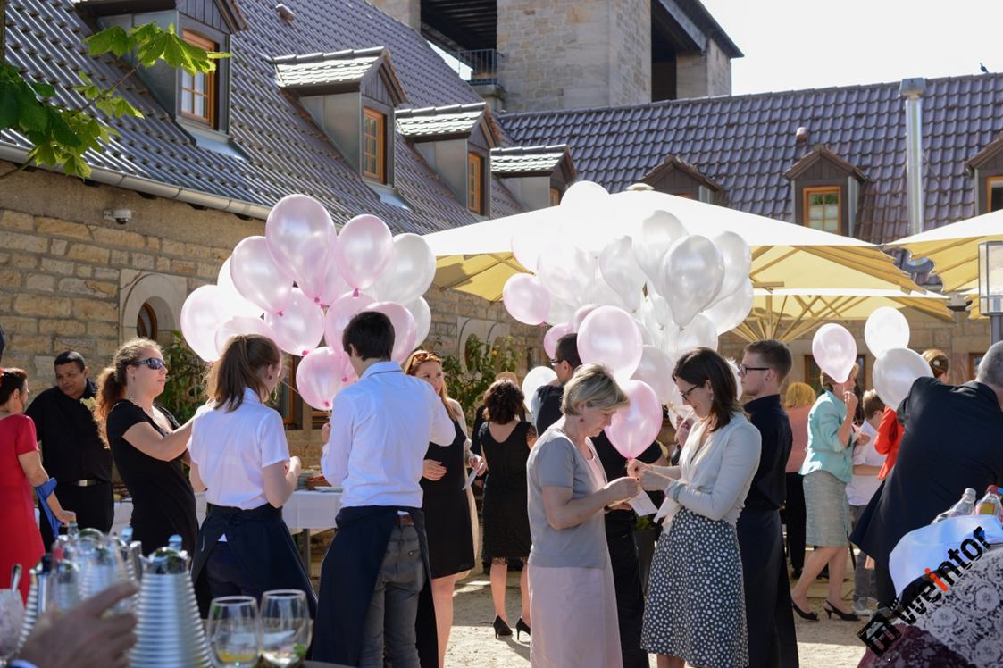 Hochzeit: Der Sekptempfang auf der Terrasse. - Deutsches Weintor Restaurant