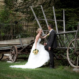 Hochzeit: Brautpaar im Steinbruch - Hotel und Restaurant Lochmühle