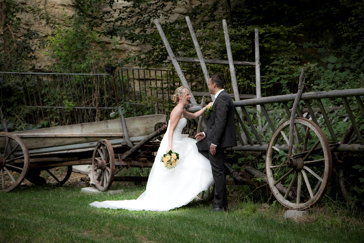 Hochzeit: Brautpaar im Steinbruch - Hotel und Restaurant Lochmühle
