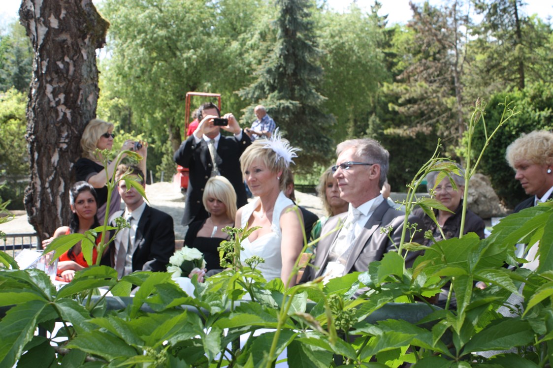 Hochzeit: Freie Trauung im Garten - Hotel und Restaurant Lochmühle