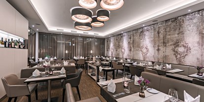 Hochzeit - PLZ 80999 (Deutschland) - Unser Hauptrestaurant mit Platz für 40 Personen. Durchgang zum Bistro-Bereich kann geöffnet werden. Bestuhlung kann je nach den Wünschen eingerichtet werden. - ESSENCE Restaurant & Lounge