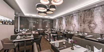 Wedding - Brunnthal (Landkreis München) - Unser Hauptrestaurant mit Platz für 40 Personen. Durchgang zum Bistro-Bereich kann geöffnet werden. Bestuhlung kann je nach den Wünschen eingerichtet werden. - ESSENCE Restaurant & Lounge
