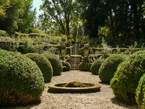 Hochzeitslocation: Burg Schaubeck - Weingut Graf Adelmann Springbrunnen im Rosengarten - Burg Schaubeck - Weingut Graf Adelmann