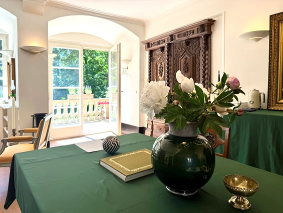 Hochzeitslocation: Burg Schaubeck Getting Ready Salon - Burg Schaubeck - Weingut Graf Adelmann