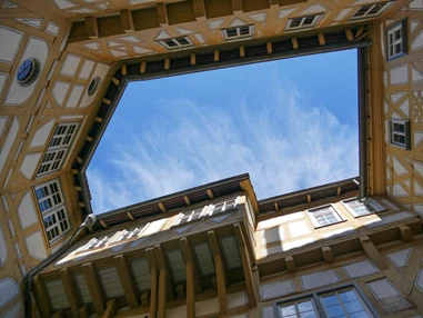 Hochzeitslocation: Burg Schaubeck historischer Innenhof - Burg Schaubeck - Weingut Graf Adelmann