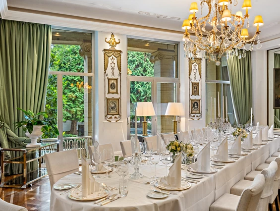 Hochzeitslocation: Das Kaminzimmer ist die ideale Räumlichkeit für Hochzeitsempfänge, festliche Abendessen und stilvolle Festlichkeiten im kleineren Kreis. In der eleganten und charmanten Atmosphäre des Kaminzimmers werden Feiern und Hochzeiten in Heidelberg zum unvergesslichen Erlebnis. - Hotel Europäischer Hof Heidelberg