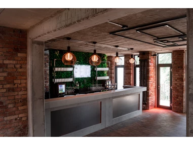 Hochzeit: Haupt-Bar, direkt neben der großen Eventfläche - Altes Pumpenhaus Dresden