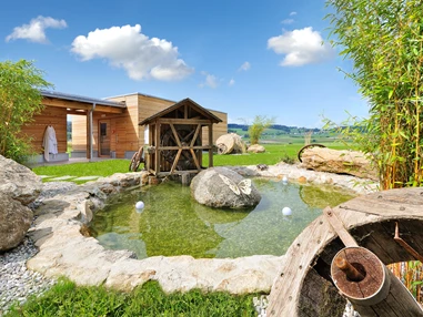 Hochzeitslocation: Der große Wellnessbereich des Falkensteiner Bad Leonfelden lädt ein paar Tage an die Hochzeitsfeier anzuhängen und entspannt ins Eheglück zu starten. - Falkensteiner Hotel & SPA Bad Leonfelden