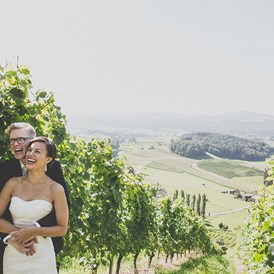 Hochzeit: Dank der erhöhten Lage, hat man einen herrlichen Weitblick über die Weinberge der Südsteiermark. - Weingartenhotel Harkamp