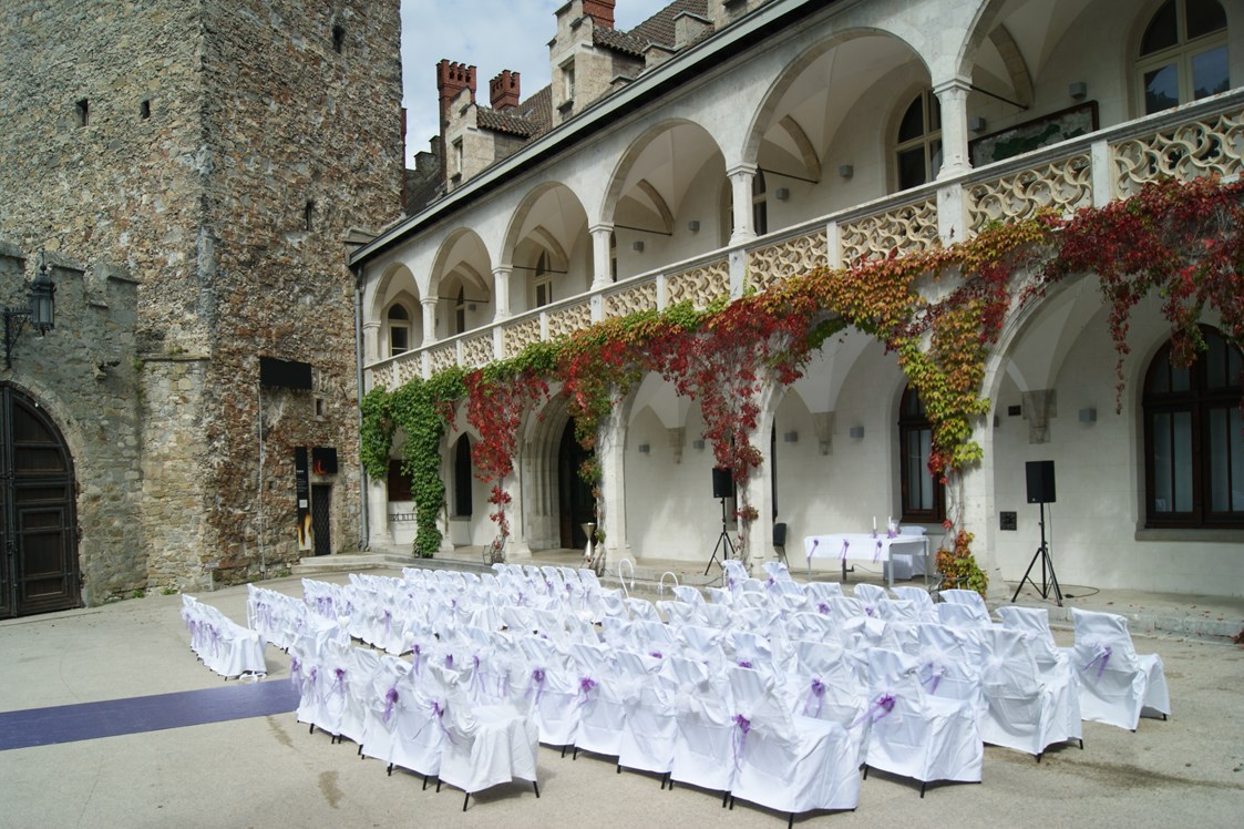 Hochzeit: Romantischer Schlosshof  für bis zu 200Personen - Schloss Rothschild
