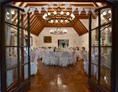 Hochzeit: Der Rittersaal hat sitzend Platz für bis zu 120 Personen... - Schloss Kransberg